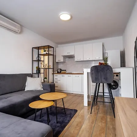 Studio Apartman Bueno شقة *